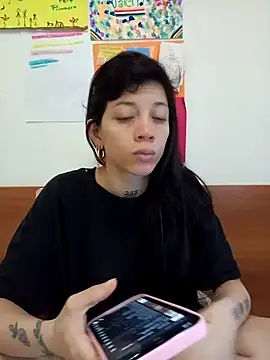 Snapshot of Paula_Alameda chatting on 24, 10, 2025 Paula Alameda online show from 24, 10, 2025