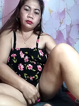 Snapshot of sexybitch_02 chatting on 6, 4, 2026 sexybitch 02 online show from 6, 4, 2026