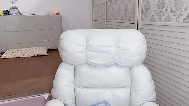 Snapshot of Holiland chatting on 13, 10, 2025 Holiland online show from 13, 10, 2025