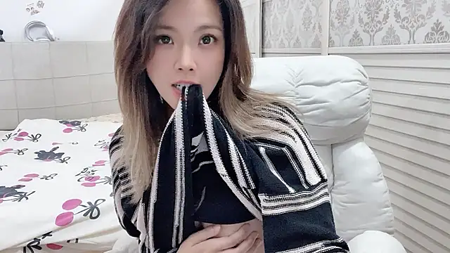 Snapshot of Holiland chatting on 29, 10, 2025 Holiland online show from 29, 10, 2025