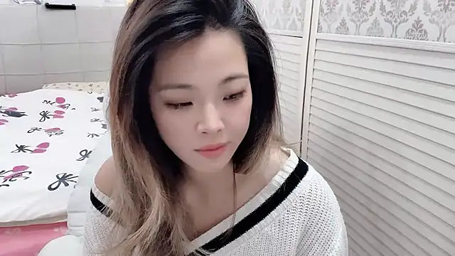 Snapshot of Holiland chatting on 4, 11, 2025 Holiland online show from 4, 11, 2025