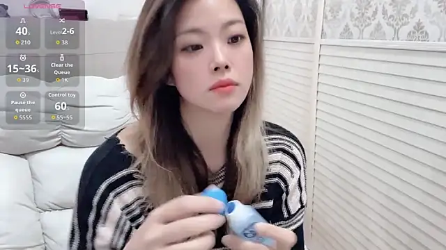 Snapshot of Holiland chatting on 6, 11, 2025 Holiland online show from 6, 11, 2025