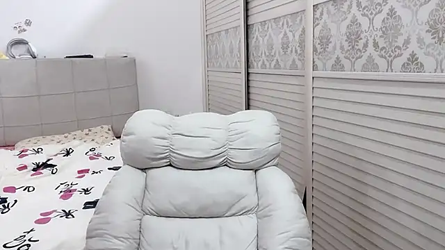 Snapshot of Holiland chatting on 17, 11, 2025 Holiland online show from 17, 11, 2025