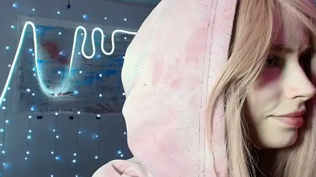 Snapshot of PieraMarch chatting on 3, 10, 2025 PieraMarch online show from 3, 10, 2025