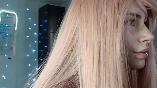 Snapshot of PieraMarch chatting on 5, 10, 2025 PieraMarch online show from 5, 10, 2025