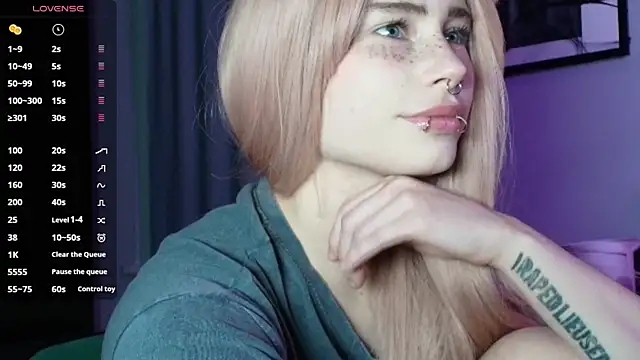 Snapshot of PieraMarch chatting on 23, 10, 2025 PieraMarch online show from 23, 10, 2025