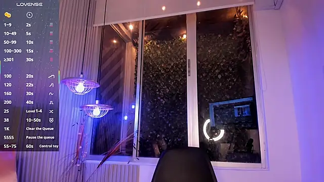 Snapshot of EvelynZoe chatting on 28, 10, 2025 EvelynZoe online show from 28, 10, 2025