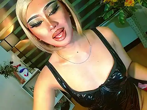 Snapshot of Queen_yasii_88 chatting on 19, 4, 2026 Queen yasii 88 online show from 19, 4, 2026