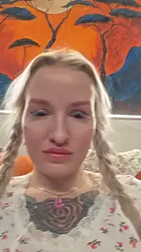 Snapshot of KateMonroe chatting on 4, 4, 2026 KateMonroe online show from 4, 4, 2026