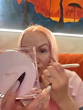 Snapshot of KateMonroe chatting on 10, 4, 2026 KateMonroe online show from 10, 4, 2026