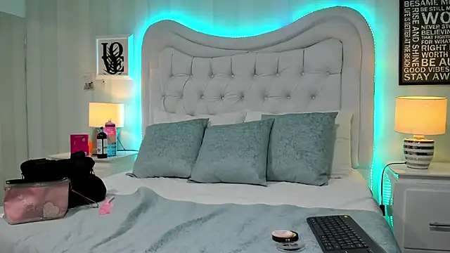 KiimBrooks online show from 16, 9, 2025