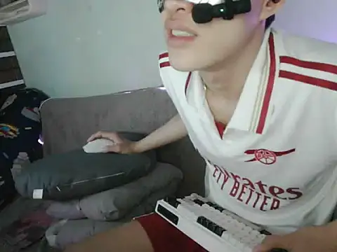 Snapshot of boyhigh1997 chatting on 20, 10, 2025 boyhigh1997 online show from 20, 10, 2025