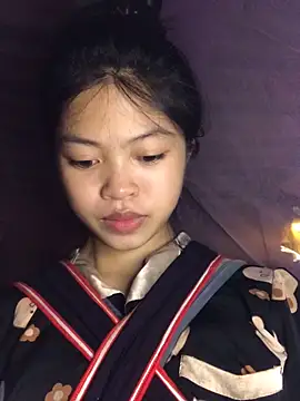 Snapshot of Thy00__ chatting on 7, 10, 2025 Thy00 online show from 7, 10, 2025