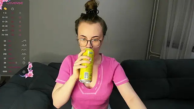 MewStella online show from 14, 12, 2025