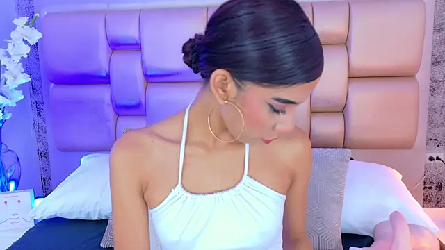 Snapshot of BellaHarper1 chatting on 4, 10, 2025 BellaHarper1 online show from 4, 10, 2025