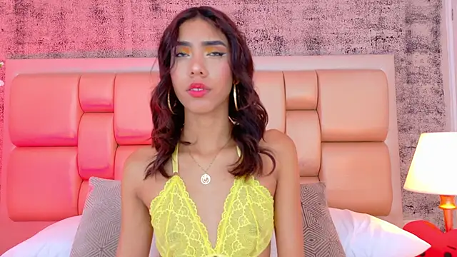 Snapshot of BellaHarper1 chatting on 8, 10, 2025 BellaHarper1 online show from 8, 10, 2025