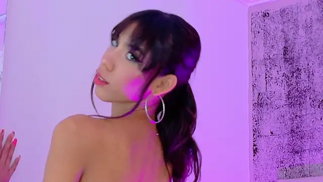 Snapshot of BellaHarper1 chatting on 11, 10, 2025 BellaHarper1 online show from 11, 10, 2025