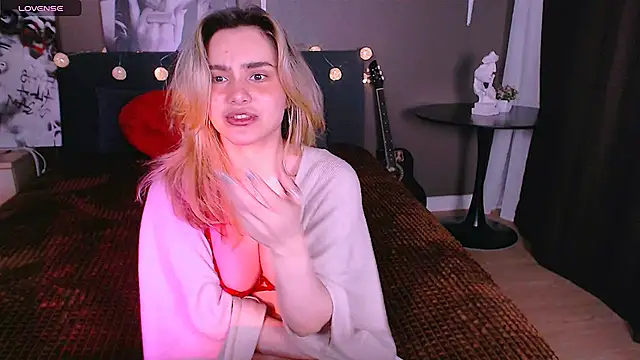 Chloe Ravens online show from 11, 9, 2025