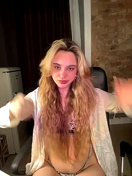 Chloe Ravens online show from 7, 10, 2025