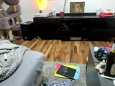 Snapshot of RedLayla chatting on 7, 10, 2025 RedLayla online show from 7, 10, 2025