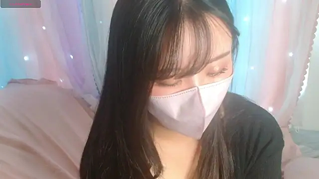 YUMI T online show from 2, 11, 2025