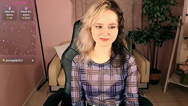 girl next doorr online show from 4, 7, 2026
