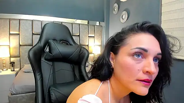 Cata Joness online show from 6, 10, 2025