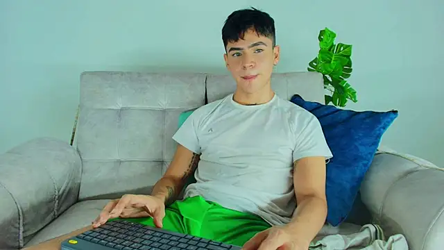 CamiiGuzmanX online show from 13, 10, 2025