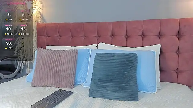 Tania 77  online show from 15, 12, 2025