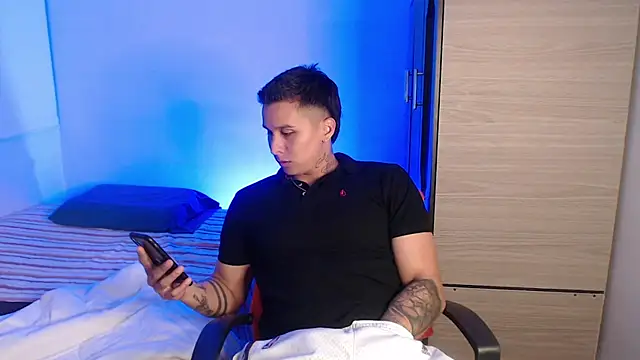 Snapshot of valentinosex1 chatting on 27, 2, 2026 valentinosex1 online show from 27, 2, 2026