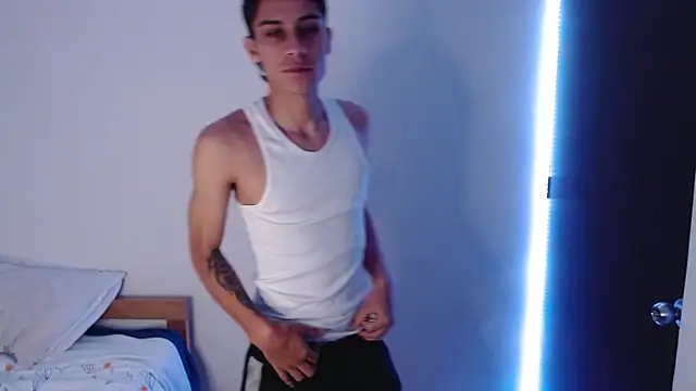 Snapshot of axel_davis_ chatting on 8, 10, 2025 axel davis  online show from 8, 10, 2025