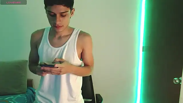 Snapshot of axel_davis_ chatting on 12, 10, 2025 axel davis  online show from 12, 10, 2025