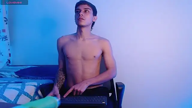 Snapshot of axel_davis_ chatting on 14, 10, 2025 axel davis  online show from 14, 10, 2025