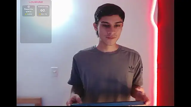 Snapshot of axel_davis_ chatting on 17, 10, 2025 axel davis  online show from 17, 10, 2025