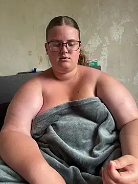 Snapshot of CurvyPaar2 chatting on 1, 6, 2026 CurvyPaar2 online show from 1, 6, 2026