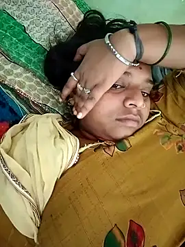 Snapshot of Hot_crety chatting on 2, 10, 2025 Hot crety online show from 2, 10, 2025