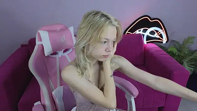 Snapshot of MillaHolt chatting on 16, 9, 2025 MillaHolt online show from 16, 9, 2025