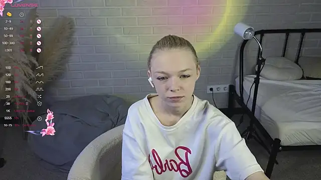 Snapshot of MillaHolt chatting on 17, 9, 2025 MillaHolt online show from 17, 9, 2025