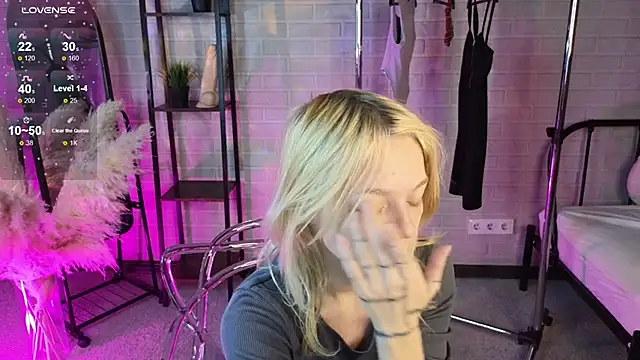 Snapshot of MillaHolt chatting on 29, 9, 2025 MillaHolt online show from 29, 9, 2025