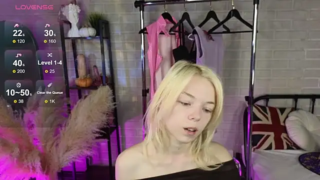 Snapshot of MillaHolt chatting on 22, 10, 2025 MillaHolt online show from 22, 10, 2025