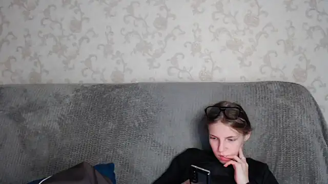 Snapshot of HitGyrl chatting on 8, 10, 2025 HitGyrl online show from 8, 10, 2025