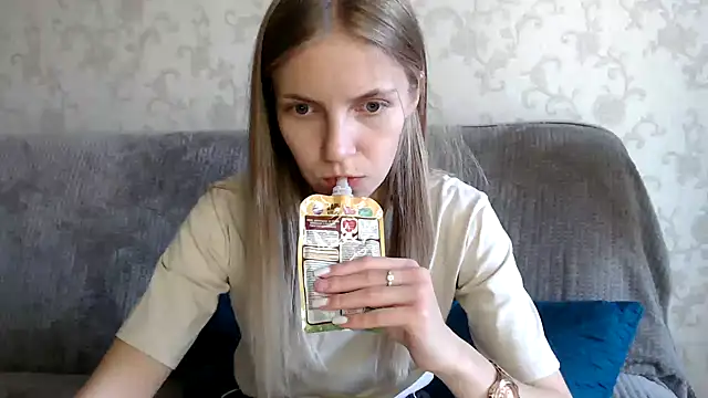 Snapshot of HitGyrl chatting on 18, 10, 2025 HitGyrl online show from 18, 10, 2025