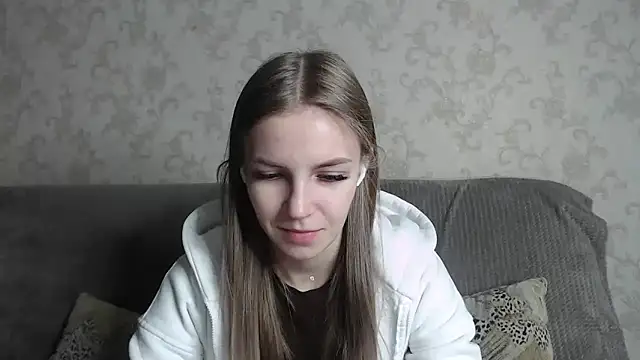 Snapshot of HitGyrl chatting on 4, 3, 2026 HitGyrl online show from 4, 3, 2026