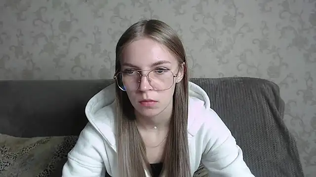 Snapshot of HitGyrl chatting on 7, 3, 2026 HitGyrl online show from 7, 3, 2026