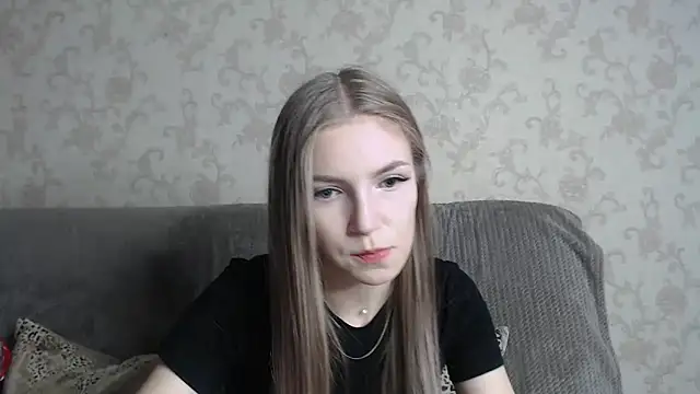 Snapshot of HitGyrl chatting on 8, 3, 2026 HitGyrl online show from 8, 3, 2026