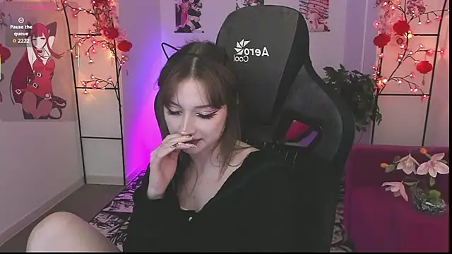 Snapshot of LiliLuna chatting on 9, 4, 2026 LiliLuna online show from 9, 4, 2026