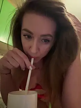 Snapshot of MarinaDiva11_74 chatting on 27, 9, 2025 MarinaDiva11 74 online show from 27, 9, 2025