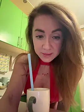 Snapshot of MarinaDiva11_74 chatting on 7, 10, 2025 MarinaDiva11 74 online show from 7, 10, 2025