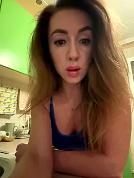 Snapshot of MarinaDiva11_74 chatting on 11, 10, 2025 MarinaDiva11 74 online show from 11, 10, 2025