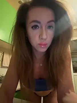 Snapshot of MarinaDiva11_74 chatting on 15, 10, 2025 MarinaDiva11 74 online show from 15, 10, 2025